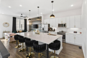 Stunning Home with Rooftop Deck Walk to Restaurants Coffee and Brewery